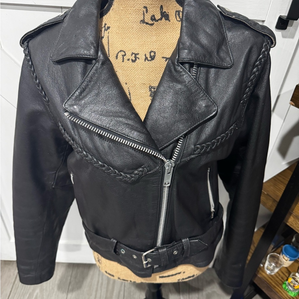 Vintage Women's Black Leather Jacket